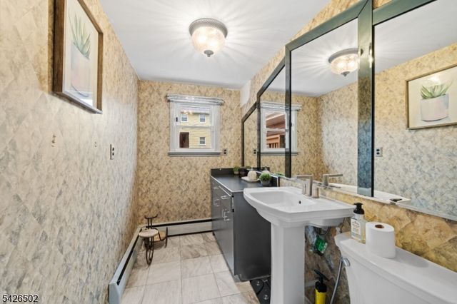 425 Victor St, Saddle Brook Twp., NJ 07663