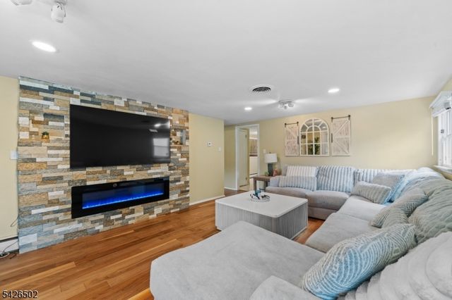 425 Victor St, Saddle Brook Twp., NJ 07663