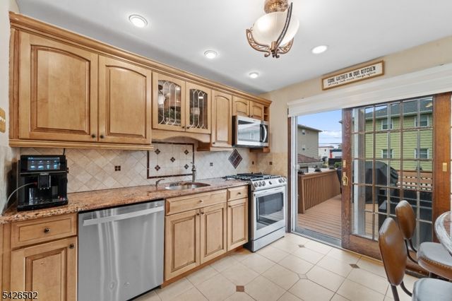 425 Victor St, Saddle Brook Twp., NJ 07663