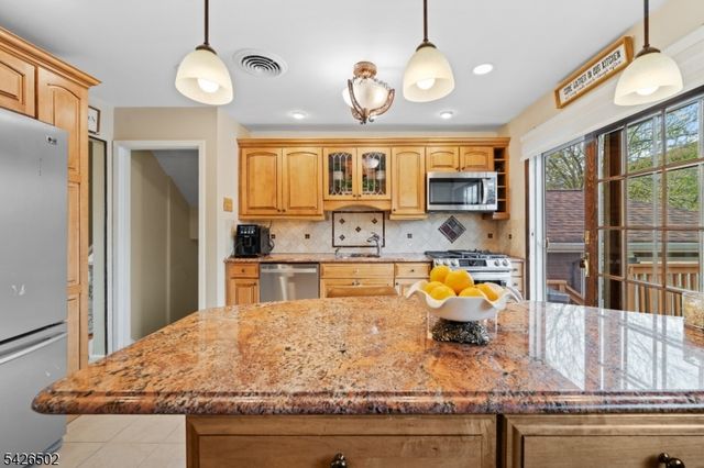 425 Victor St, Saddle Brook Twp., NJ 07663