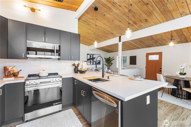 35631 13th Avenue SW, Federal Way, WA 98023