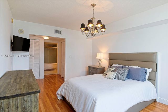 31 SE 5th 1203, Miami, FL 33131