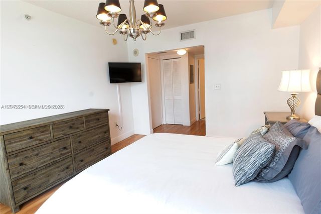 31 SE 5th 1203, Miami, FL 33131