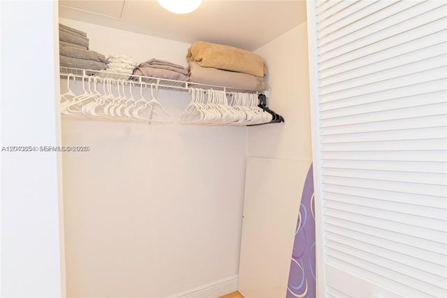 31 SE 5th 1203, Miami, FL 33131