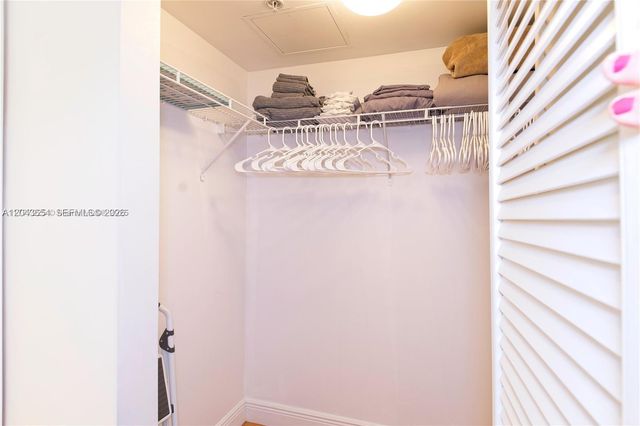 31 SE 5th 1203, Miami, FL 33131