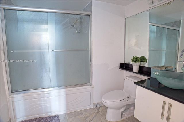 31 SE 5th 1203, Miami, FL 33131