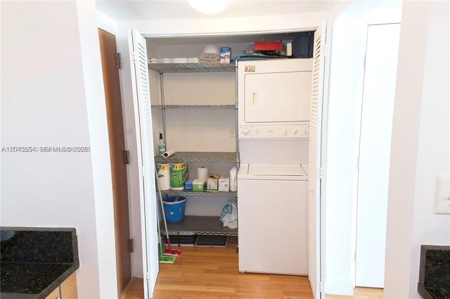 31 SE 5th 1203, Miami, FL 33131