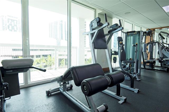 31 SE 5th 1203, Miami, FL 33131