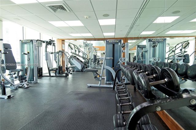 31 SE 5th 1203, Miami, FL 33131