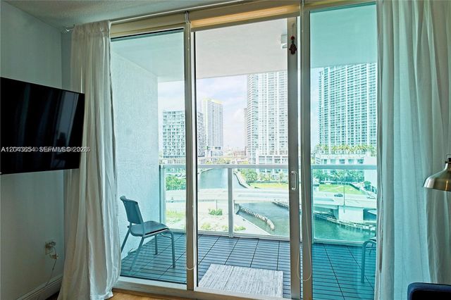 31 SE 5th 1203, Miami, FL 33131