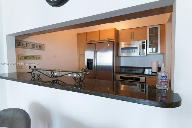 31 SE 5th 1203, Miami, FL 33131