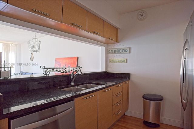31 SE 5th 1203, Miami, FL 33131
