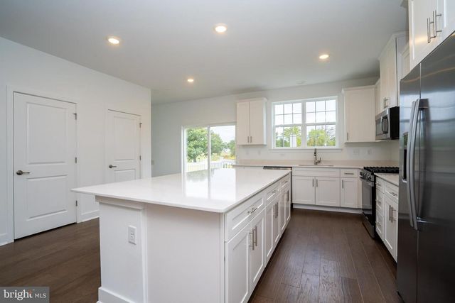 144 ADA HIGHTOWER AVE, Pennington, NJ 08534