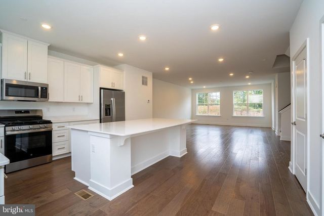 144 ADA HIGHTOWER AVE, Pennington, NJ 08534