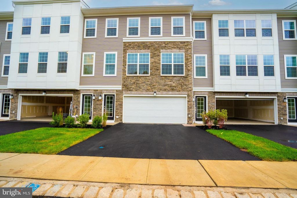 144 ADA HIGHTOWER AVE, Pennington, NJ 08534