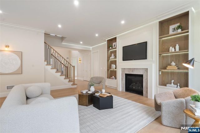 333 Harrison Street, Paramus, NJ 07652