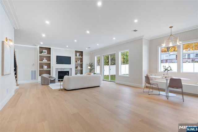 333 Harrison Street, Paramus, NJ 07652