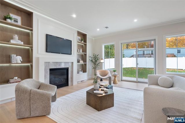 333 Harrison Street, Paramus, NJ 07652