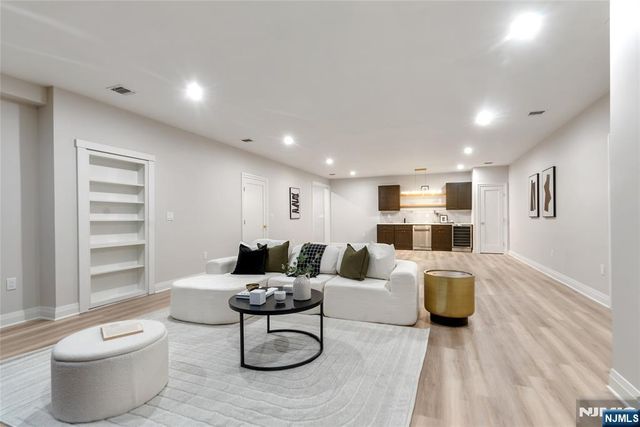 333 Harrison Street, Paramus, NJ 07652