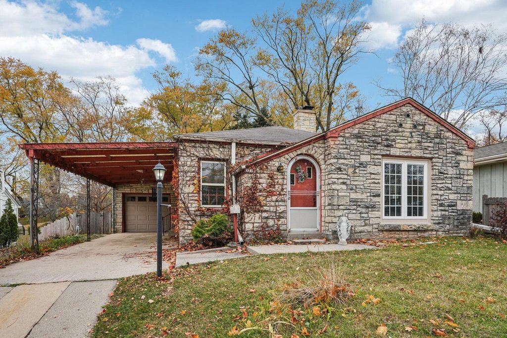 227 N Crocker AVENUE, Port Washington, WI 53074