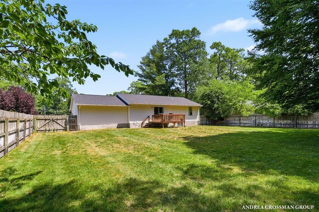 1095 Becker Road, Muskegon, MI 49445