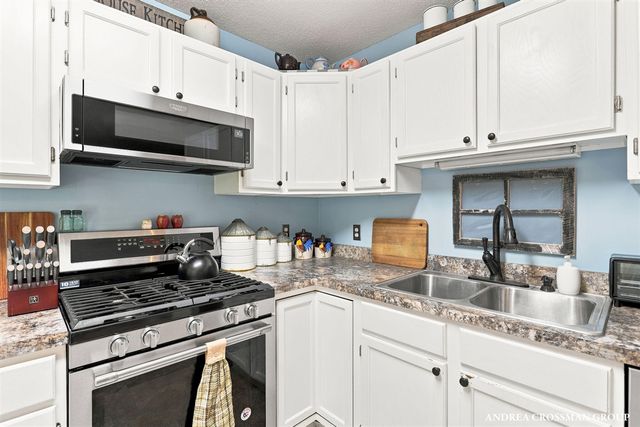 1095 Becker Road, Muskegon, MI 49445