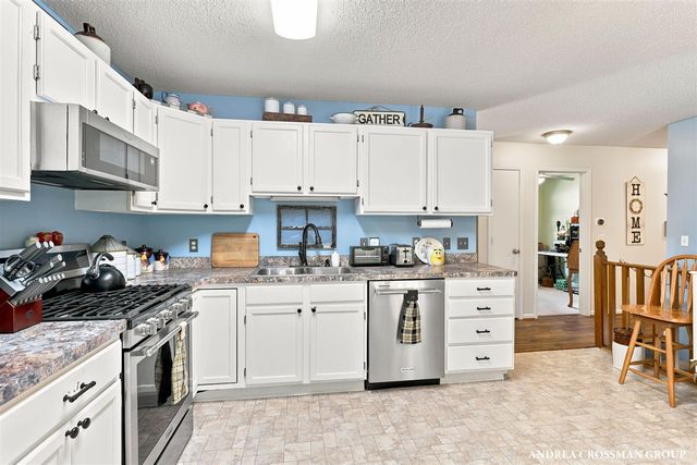 1095 Becker Road, Muskegon, MI 49445