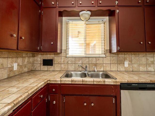 4527 N Chestnut Avenue, Fresno, CA 93726
