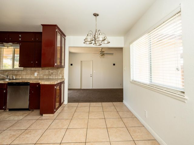 4527 N Chestnut Avenue, Fresno, CA 93726