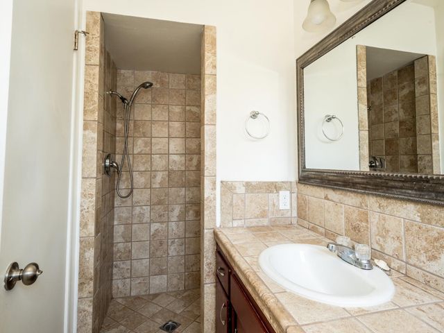4527 N Chestnut Avenue, Fresno, CA 93726