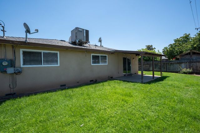 4527 N Chestnut Avenue, Fresno, CA 93726