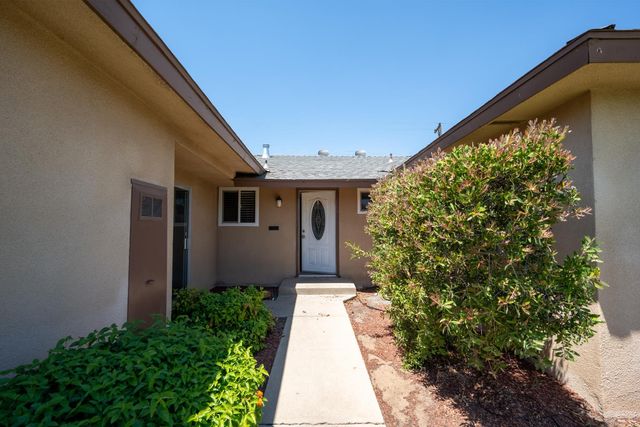 4527 N Chestnut Avenue, Fresno, CA 93726