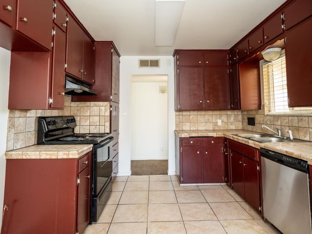 4527 N Chestnut Avenue, Fresno, CA 93726