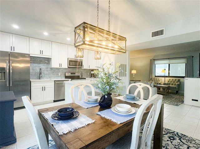 788 Park Shore DR # D27, Naples, FL 34103