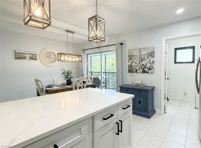 788 Park Shore DR # D27, Naples, FL 34103