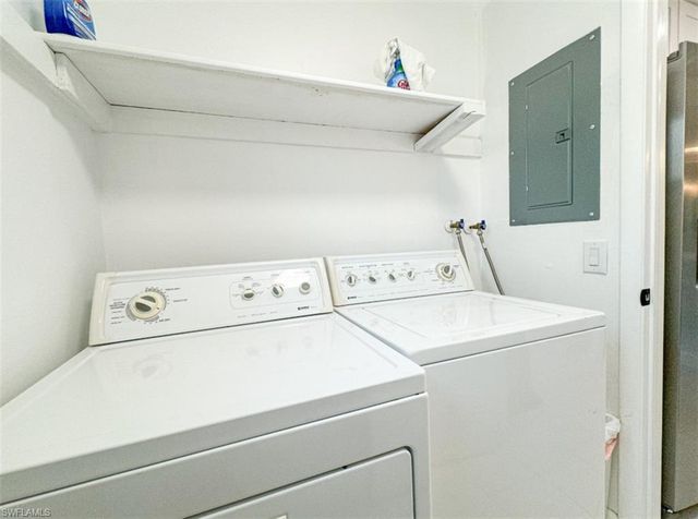 788 Park Shore DR # D27, Naples, FL 34103