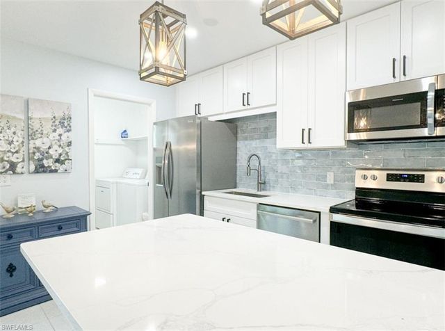 788 Park Shore DR # D27, Naples, FL 34103