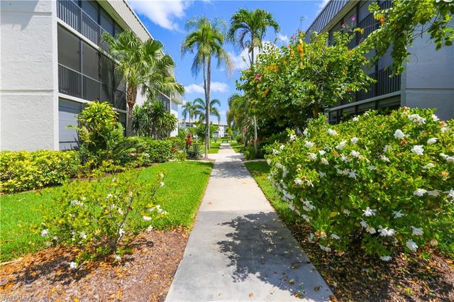 788 Park Shore DR # D27, Naples, FL 34103