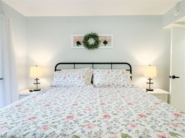 788 Park Shore DR # D27, Naples, FL 34103