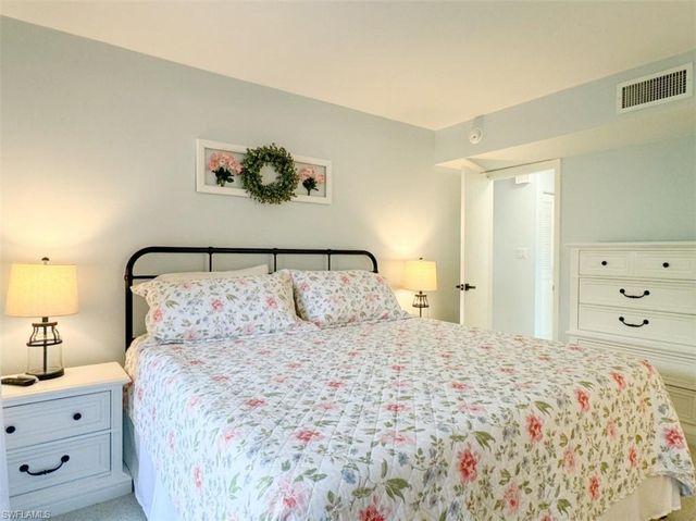 788 Park Shore DR # D27, Naples, FL 34103