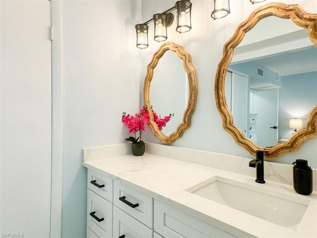 788 Park Shore DR # D27, Naples, FL 34103