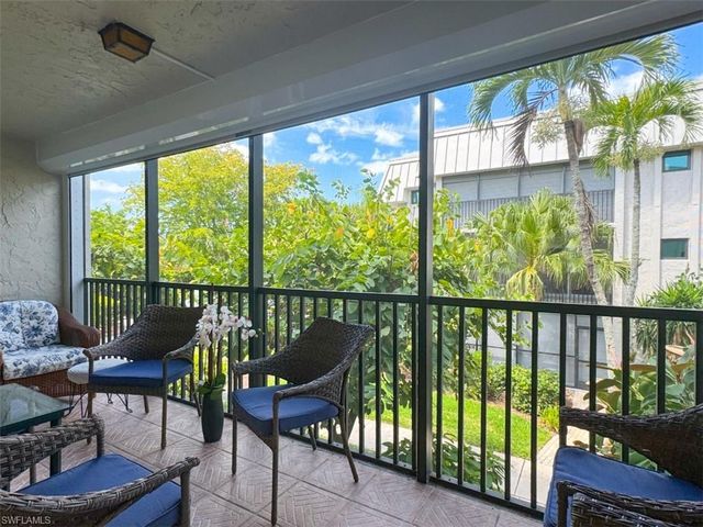 788 Park Shore DR # D27, Naples, FL 34103