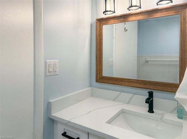 788 Park Shore DR # D27, Naples, FL 34103