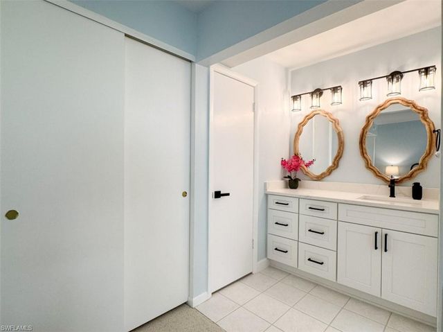 788 Park Shore DR # D27, Naples, FL 34103