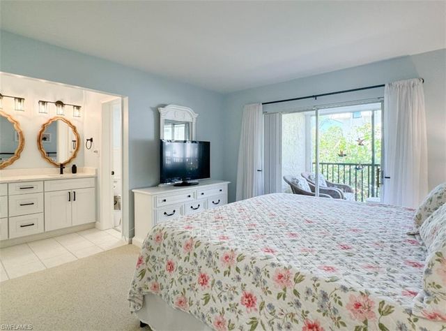 788 Park Shore DR # D27, Naples, FL 34103