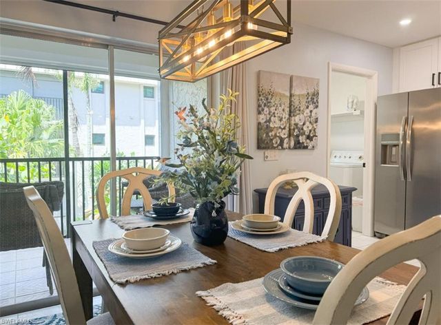 788 Park Shore DR # D27, Naples, FL 34103