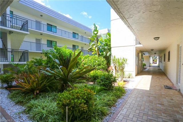 788 Park Shore DR # D27, Naples, FL 34103