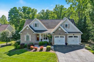 77 Sunview CIR, Moneta, VA 24121