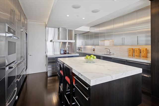 180 E Pearson Street 3401, Chicago, IL 60611