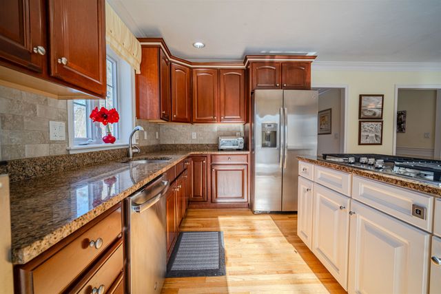 3 Chisholm Farm Drive, Stratham, NH 03885